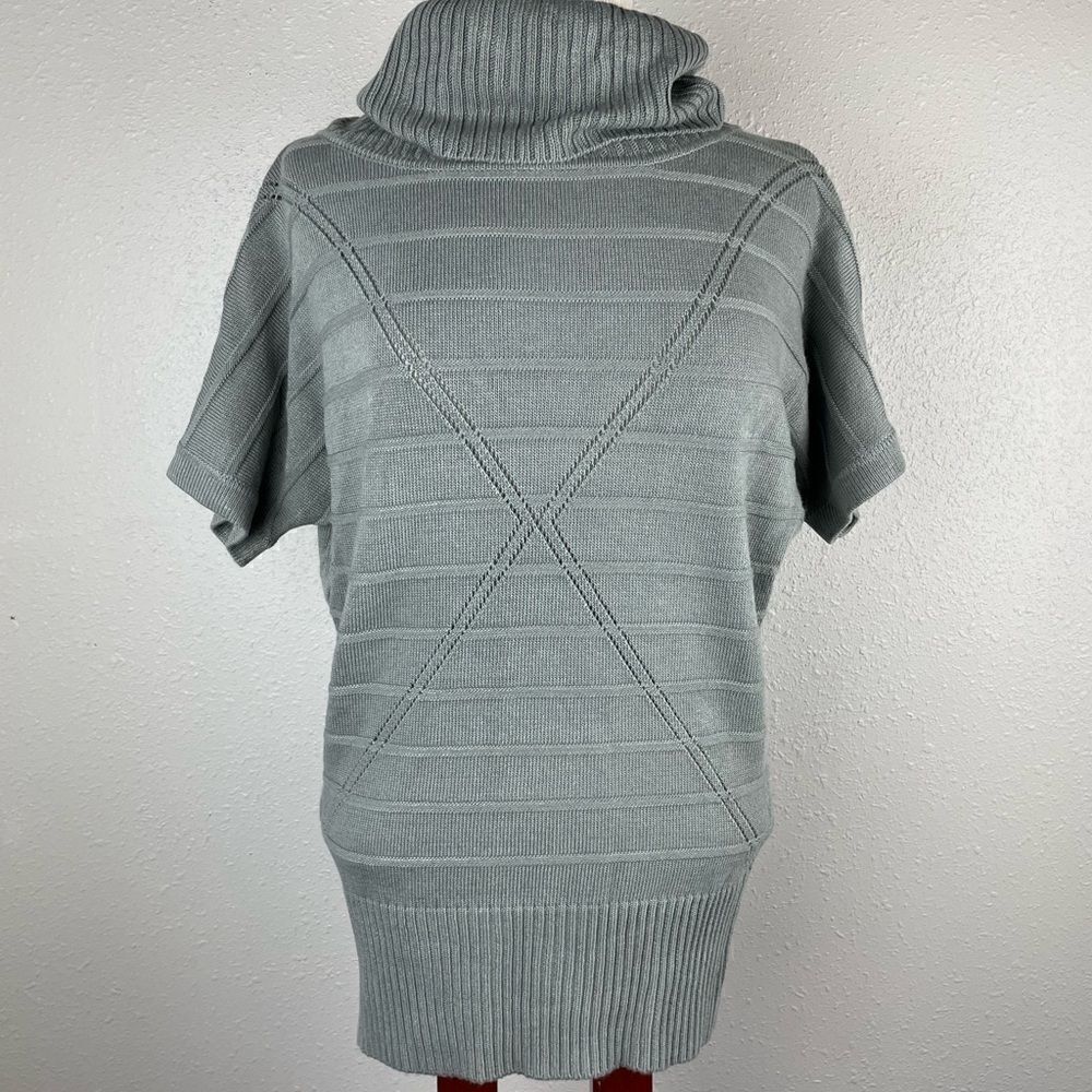 JW Style Gray Short Sleeve Cowl Neck Sweater Top Size S EUC